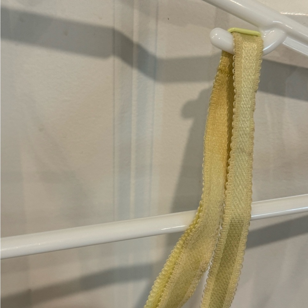 VICTORIA’S SECRET BRAND, Elegant Lace Trimmed Bra in Yellow, Sz (32D) Clothing - Picture 5 of 16